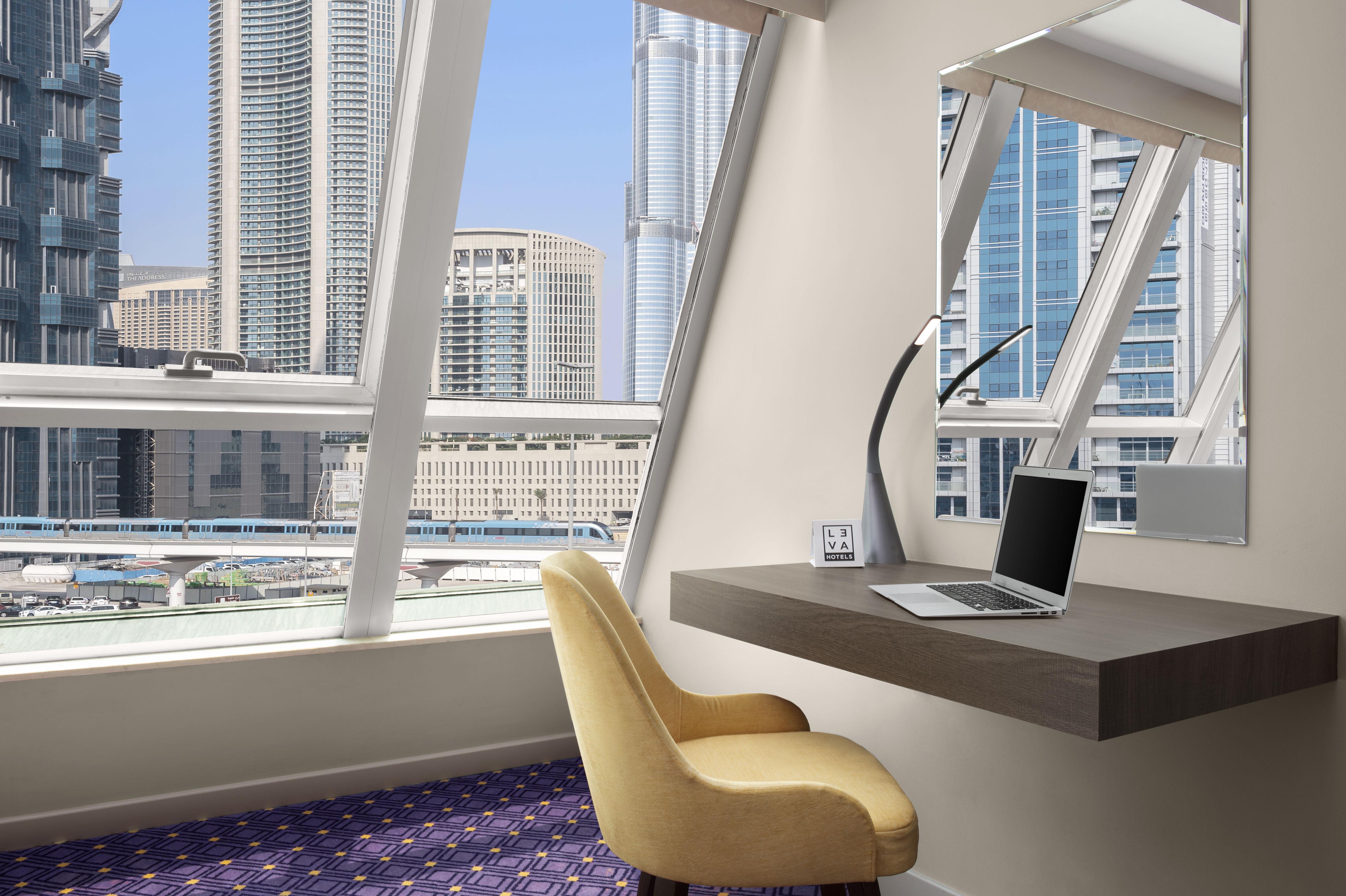 Leva Hotel Mazaya Centre ドバイ エクステリア 写真